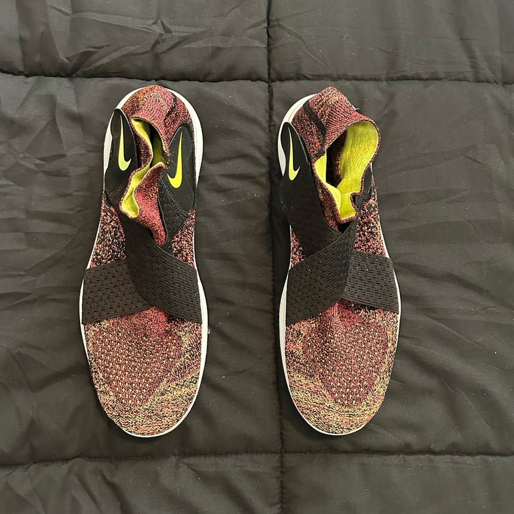 Nike Slip-On Flyknit Sneakers – Multicolor